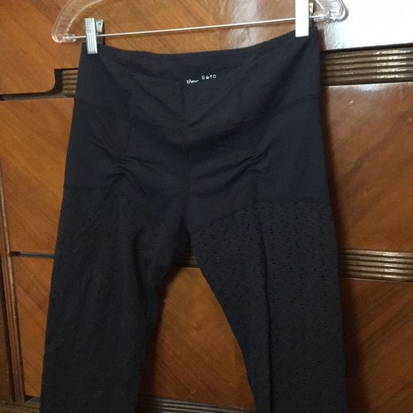 TONIC black yoga legging:: eyelet mesh - Picture 5 of 7